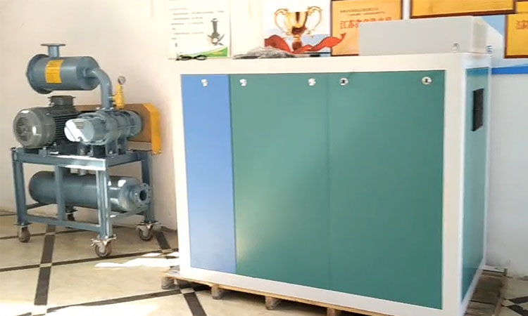 帶隔音罩的直立式羅茨風機.jpg